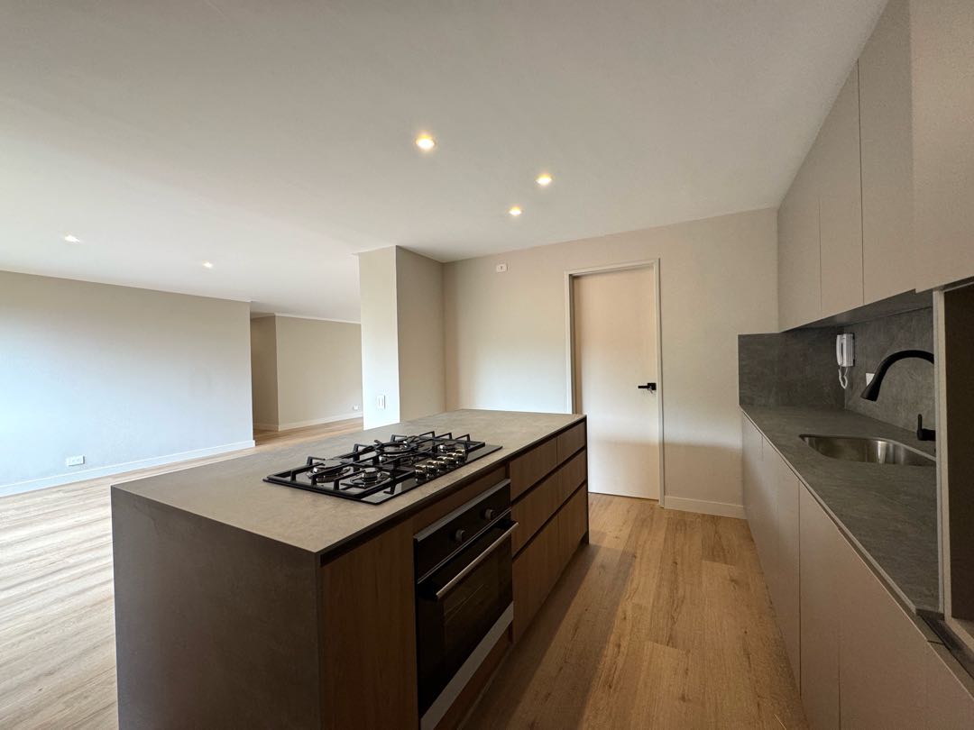 Alquiler apartamento remodelado. El Poblado, Alejandría.