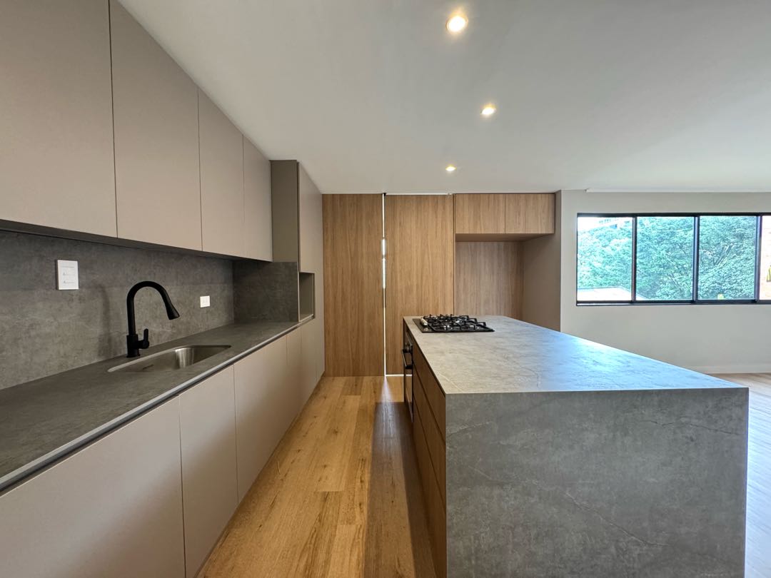 Alquiler apartamento remodelado. El Poblado, Alejandría.