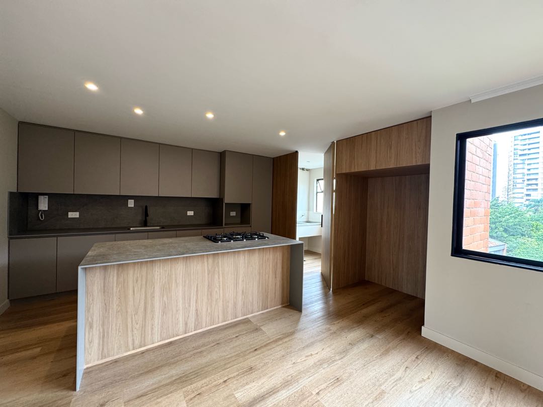 Alquiler apartamento remodelado. El Poblado, Alejandría.