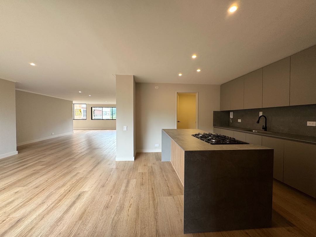 Alquiler apartamento remodelado. El Poblado, Alejandría.