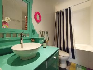 Apto El Nogal: 100m2 + terraza 30m2, 1 cuarto, 2 baños y 1 parqueadero