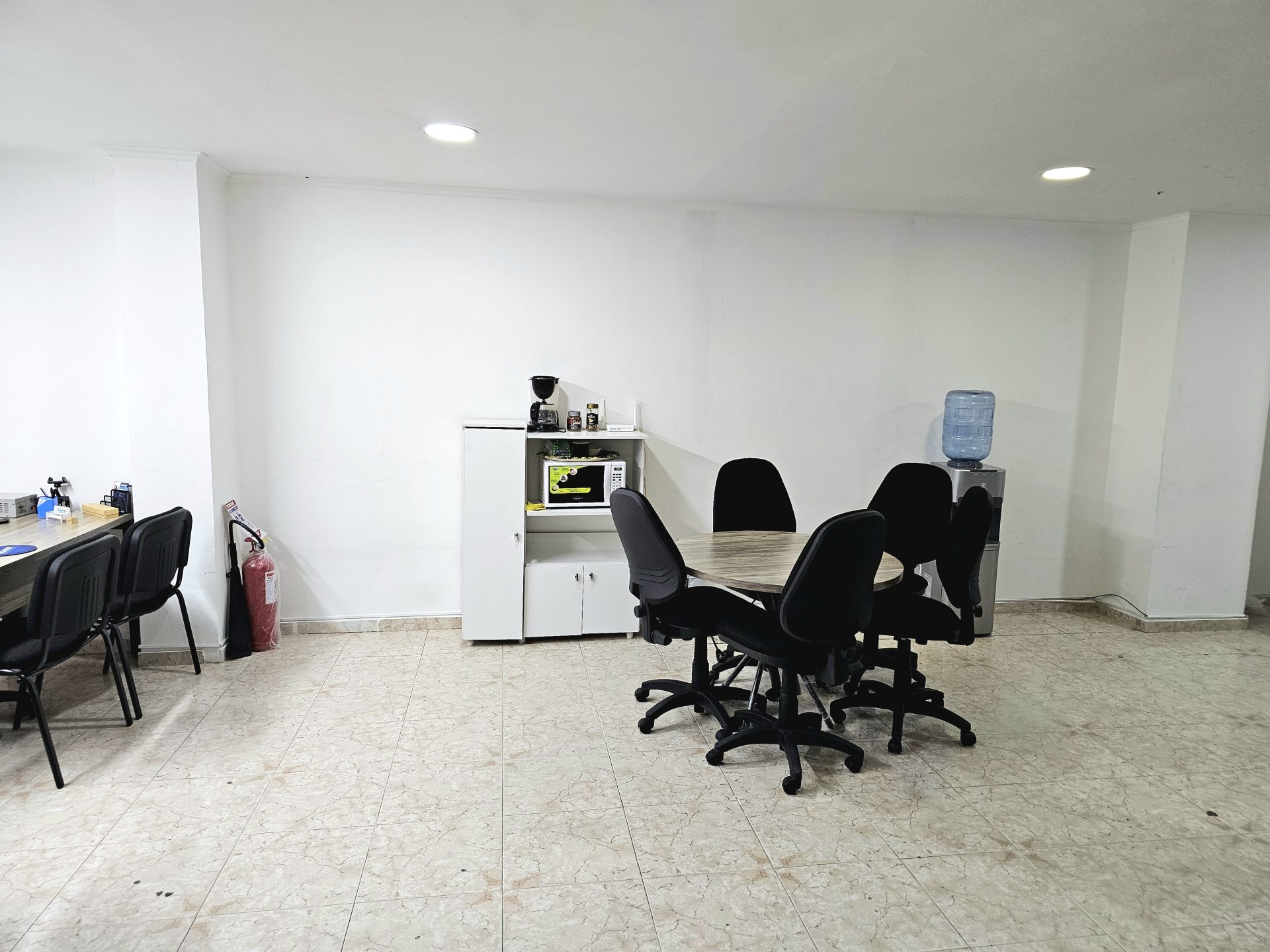 Arriendo oficina amplia- centro historico