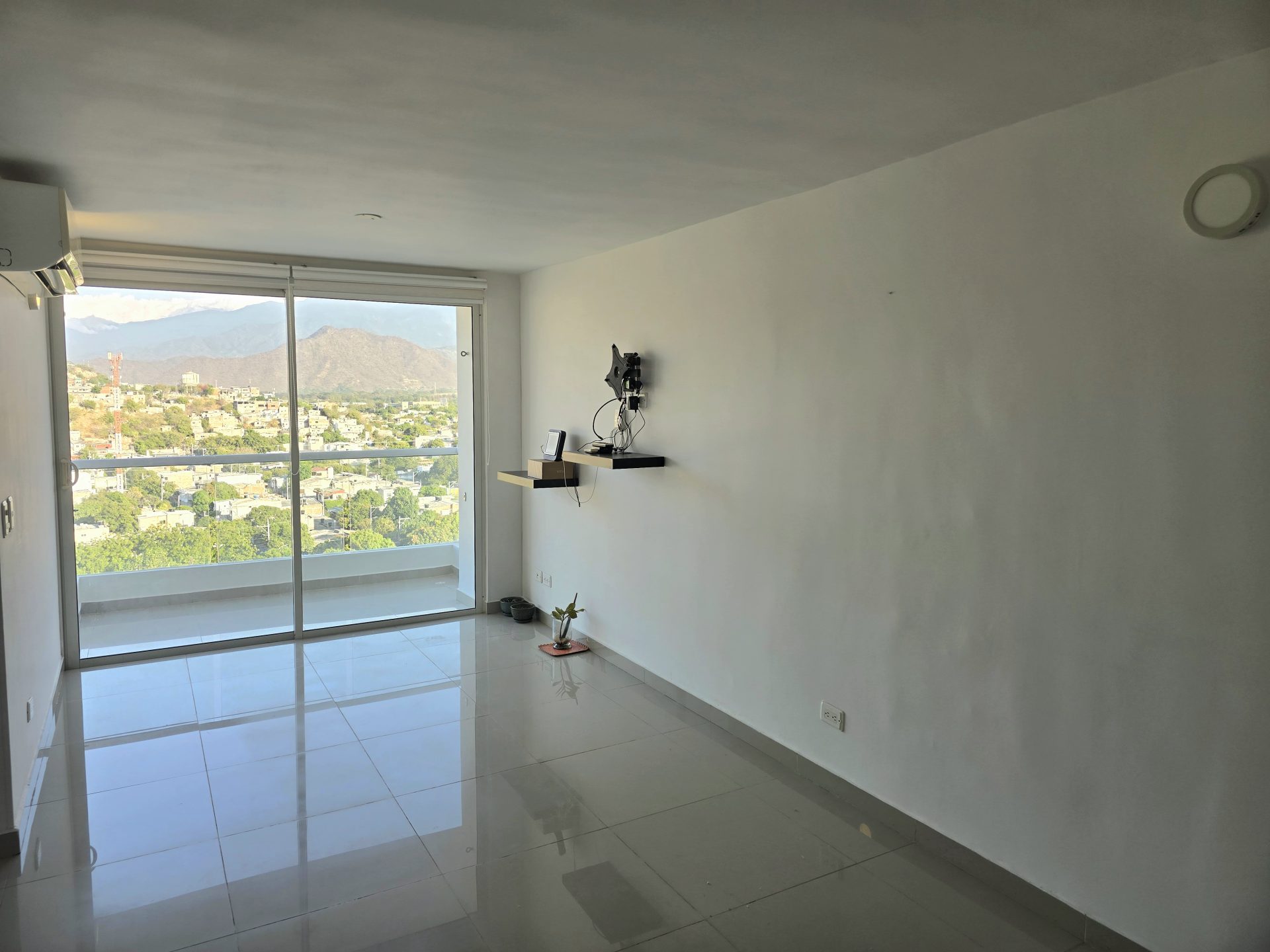 ARRIENDO o VENTA CASA COTA SECTOR URBANA