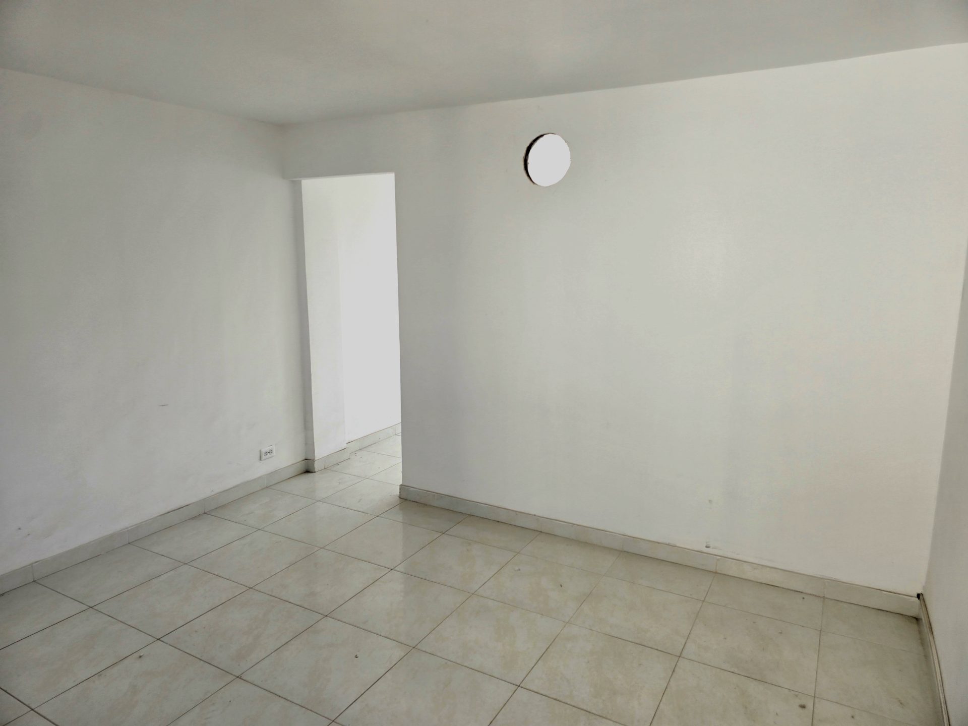Arriendo oficina amplia- Ceballos