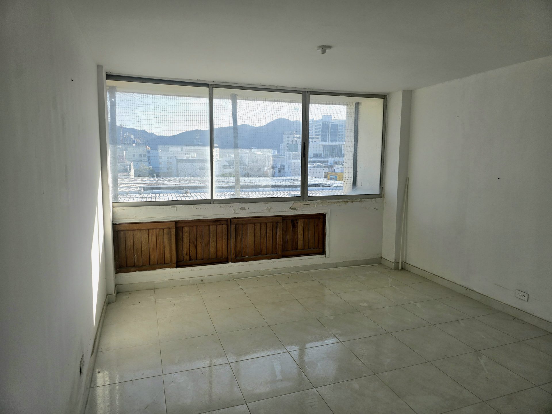 Arriendo oficina amplia- Ceballos