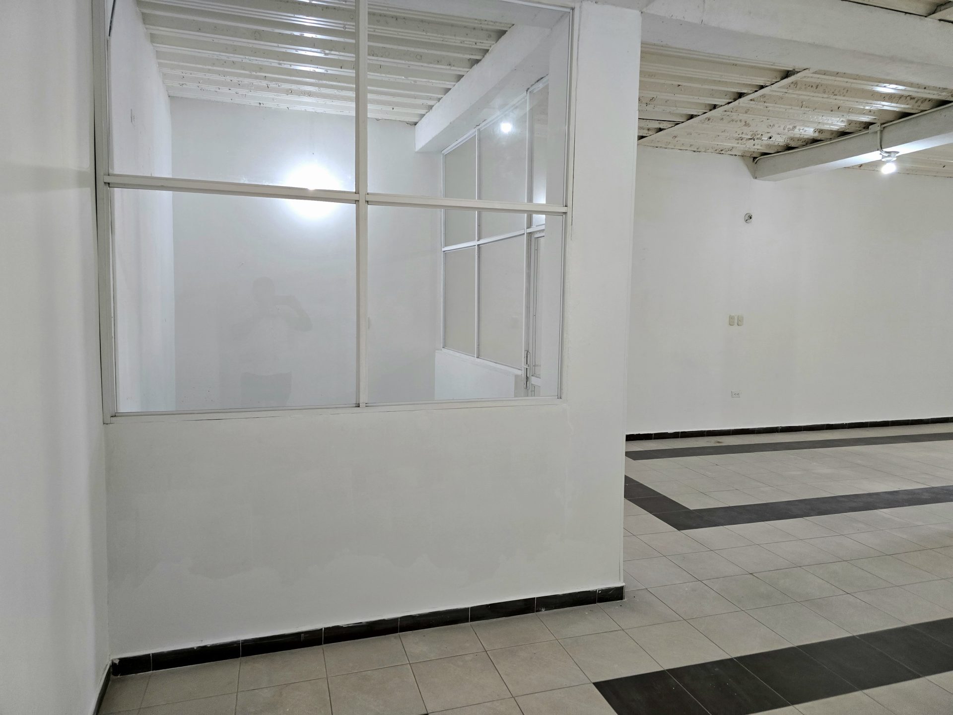 Local en Arriendo 82 mts Sector Aeromar