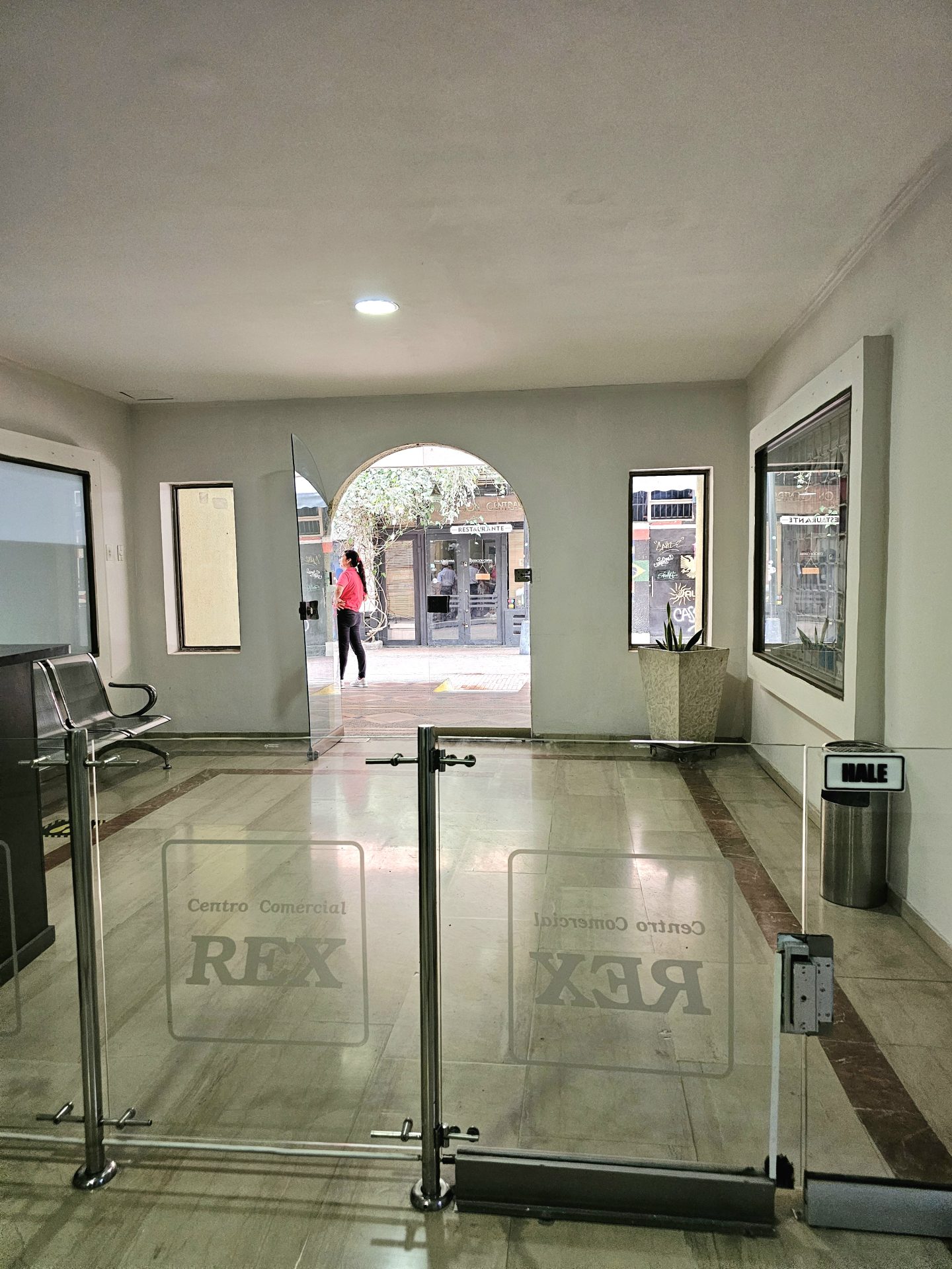 Arriendo oficina amplia- centro historico
