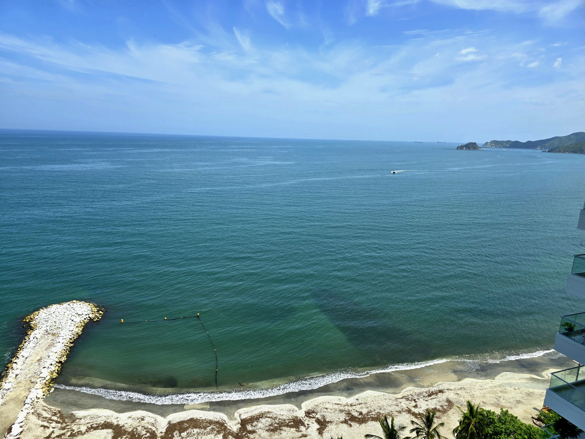 Hermoso Apartamento en Arriendo Amoblado- Frente al mar