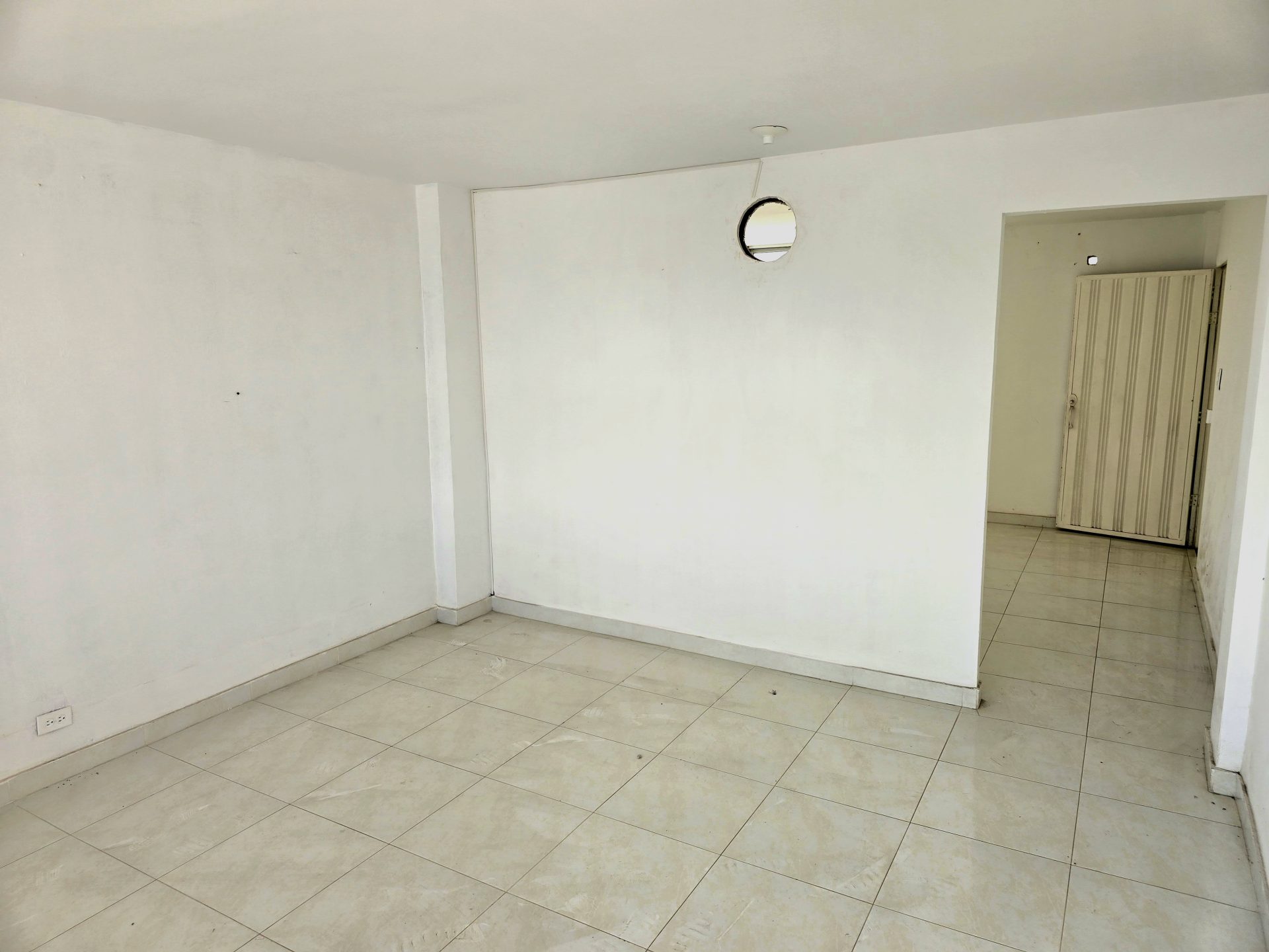 Arriendo oficina amplia- Ceballos