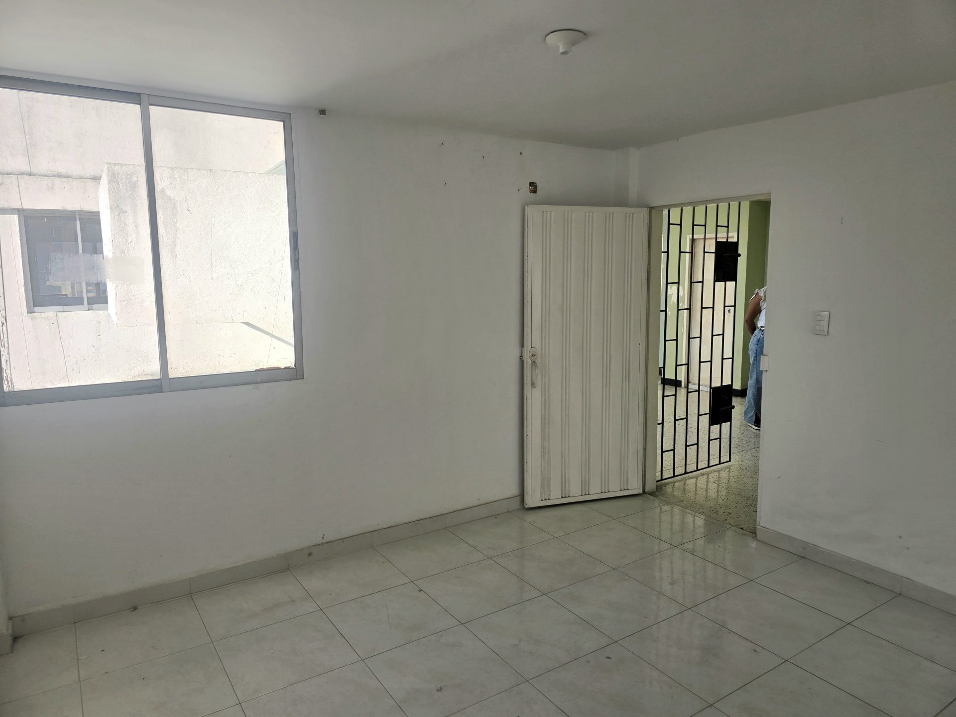 Arriendo oficina amplia- Ceballos