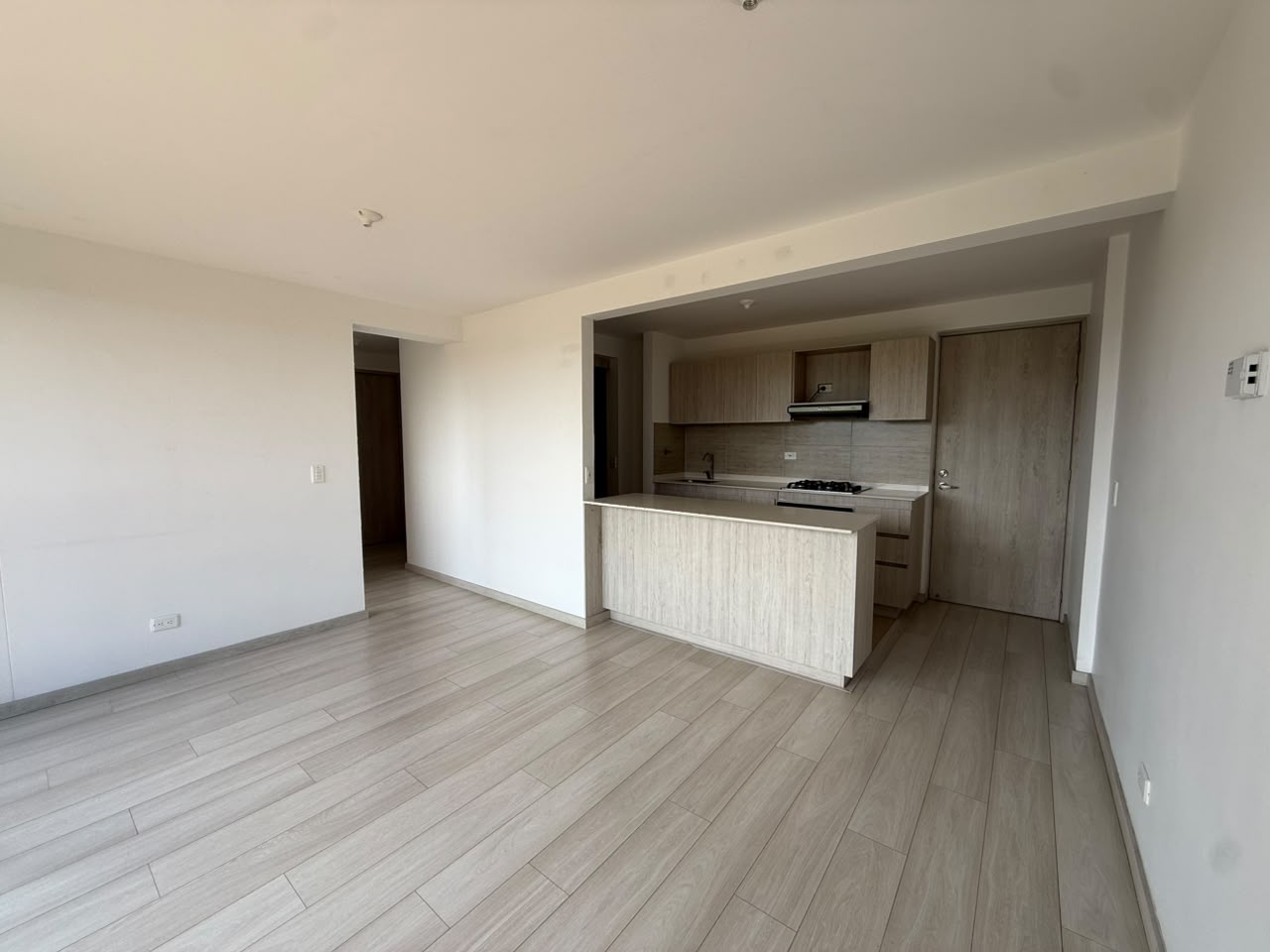 APARTAMENTO EN ARRIENDO EN LA CEJA, ALMENDRA DEL VALLÉS.