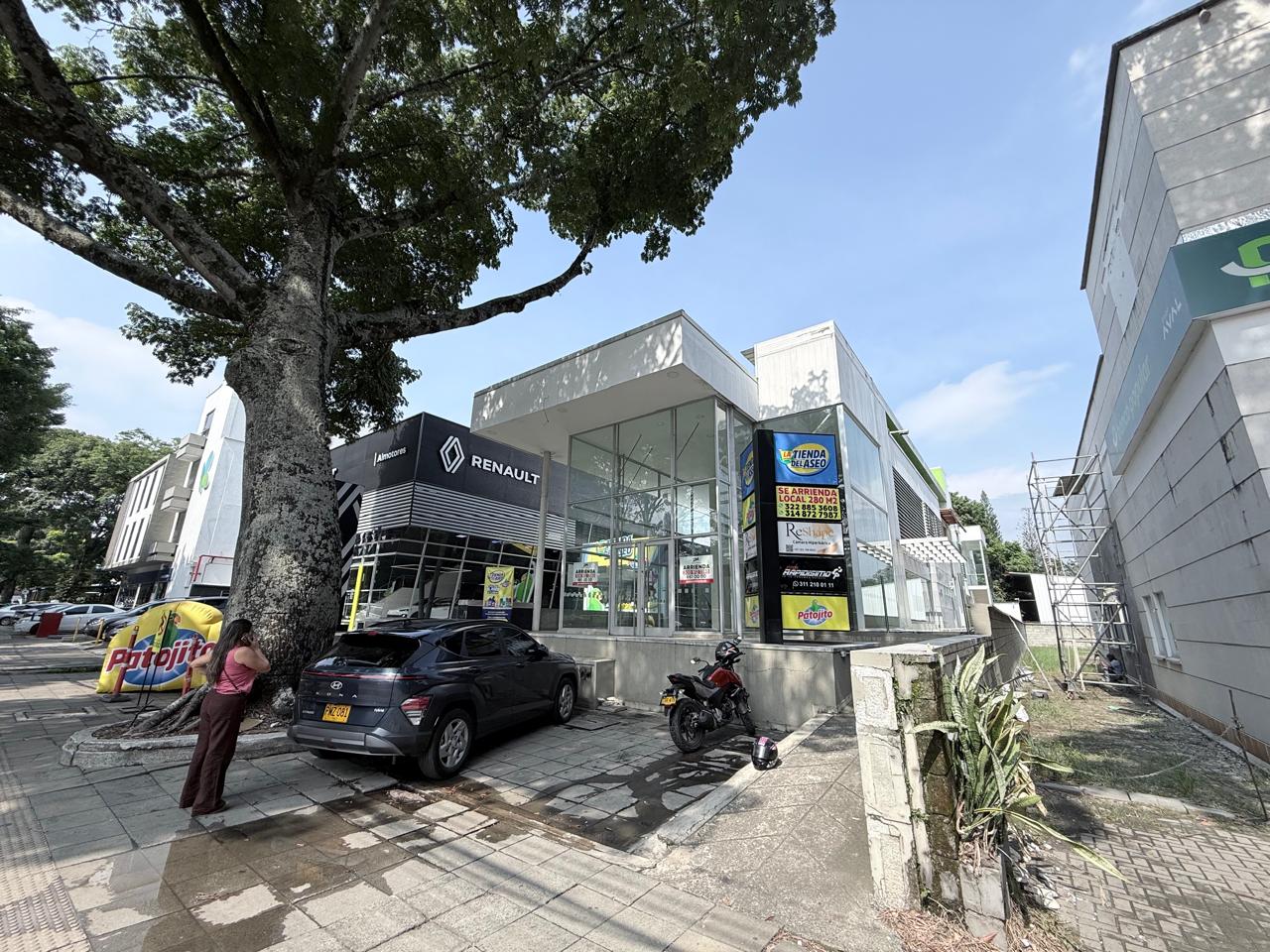 Oficina grande en alquiler – {{brand}} Cali, Edificio The C {{city}}