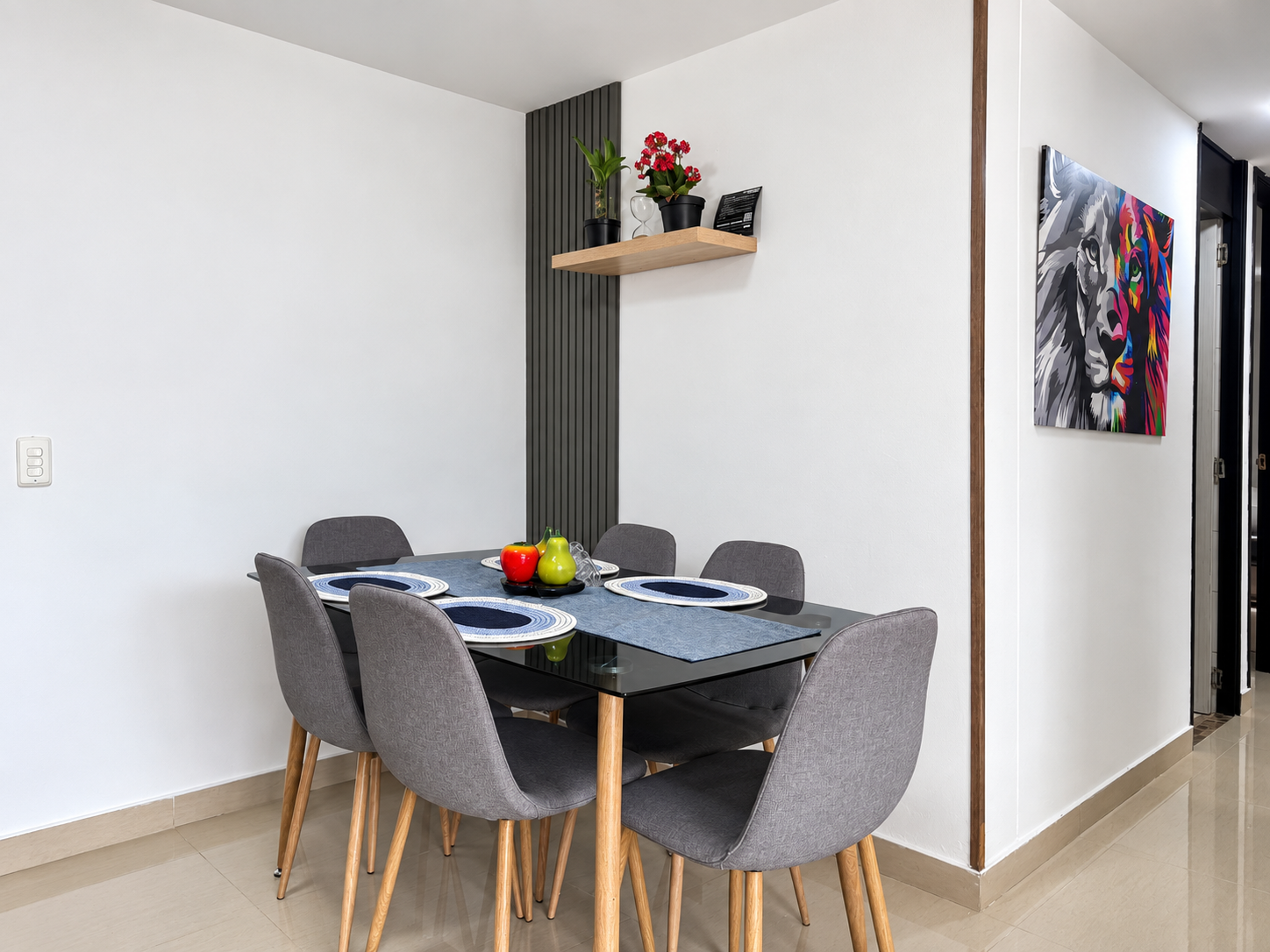 Apartamento amoblado en sabaneta, en avenida principal – con vista