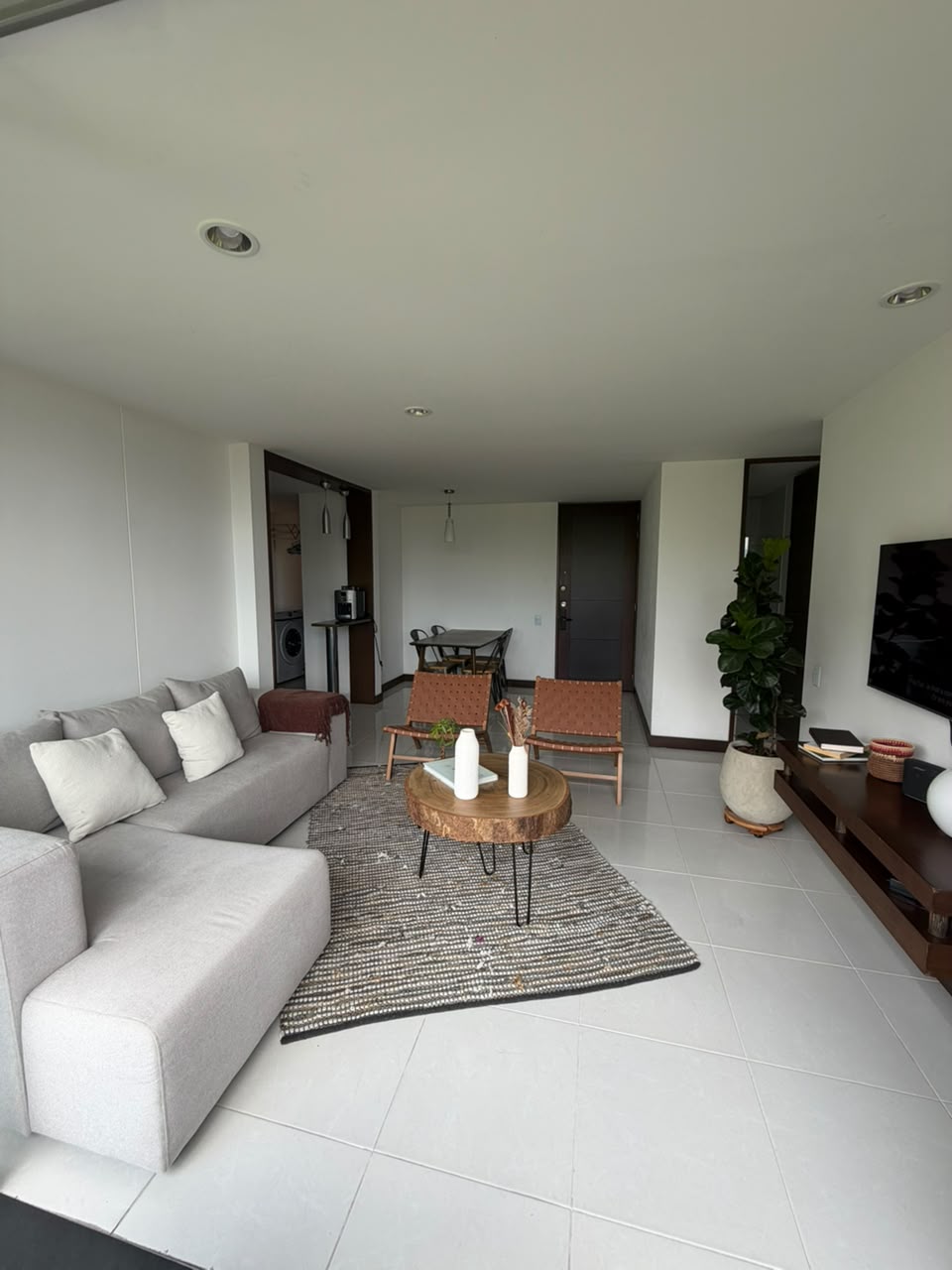 APARTAMENTO EN ALQUILER – LOMA EL ESMERALDAL ENVIGADO