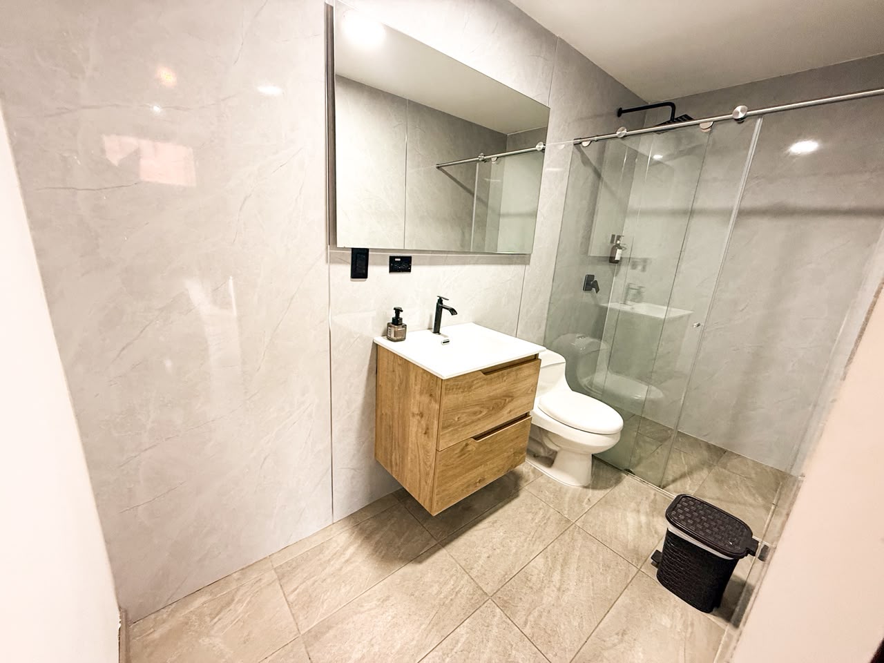 APARTAMENTO AMOBLADO EN ALQUILER – LAURELES, MEDELLÍN