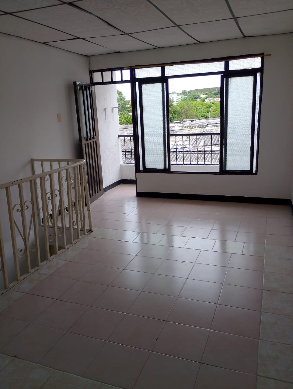 SE ARRIENDA APARTAESTUDIO