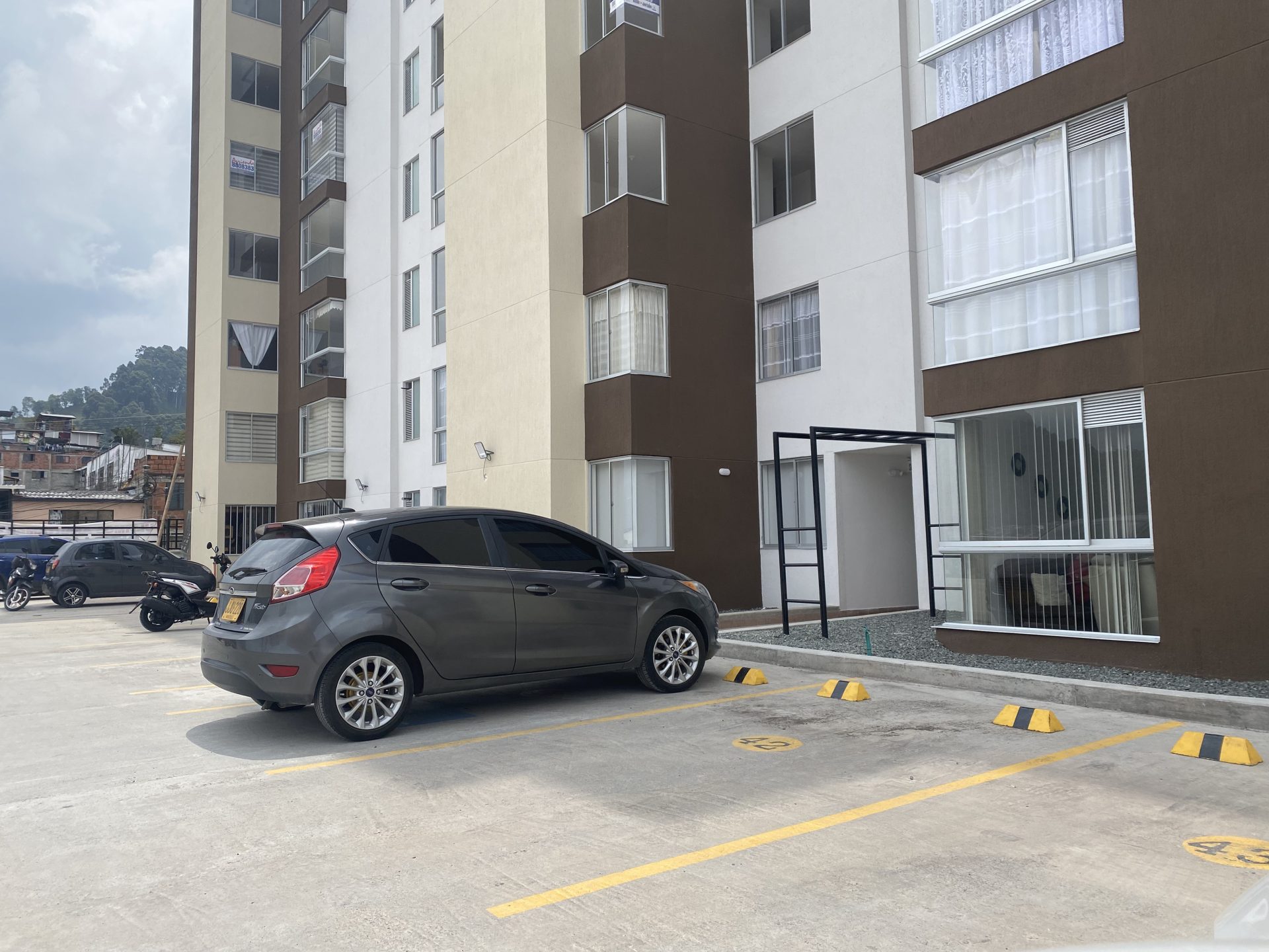 APARTAMENTO EN ARRIENDO VILLAMARIA CON ASCENSOR Y GARAJE