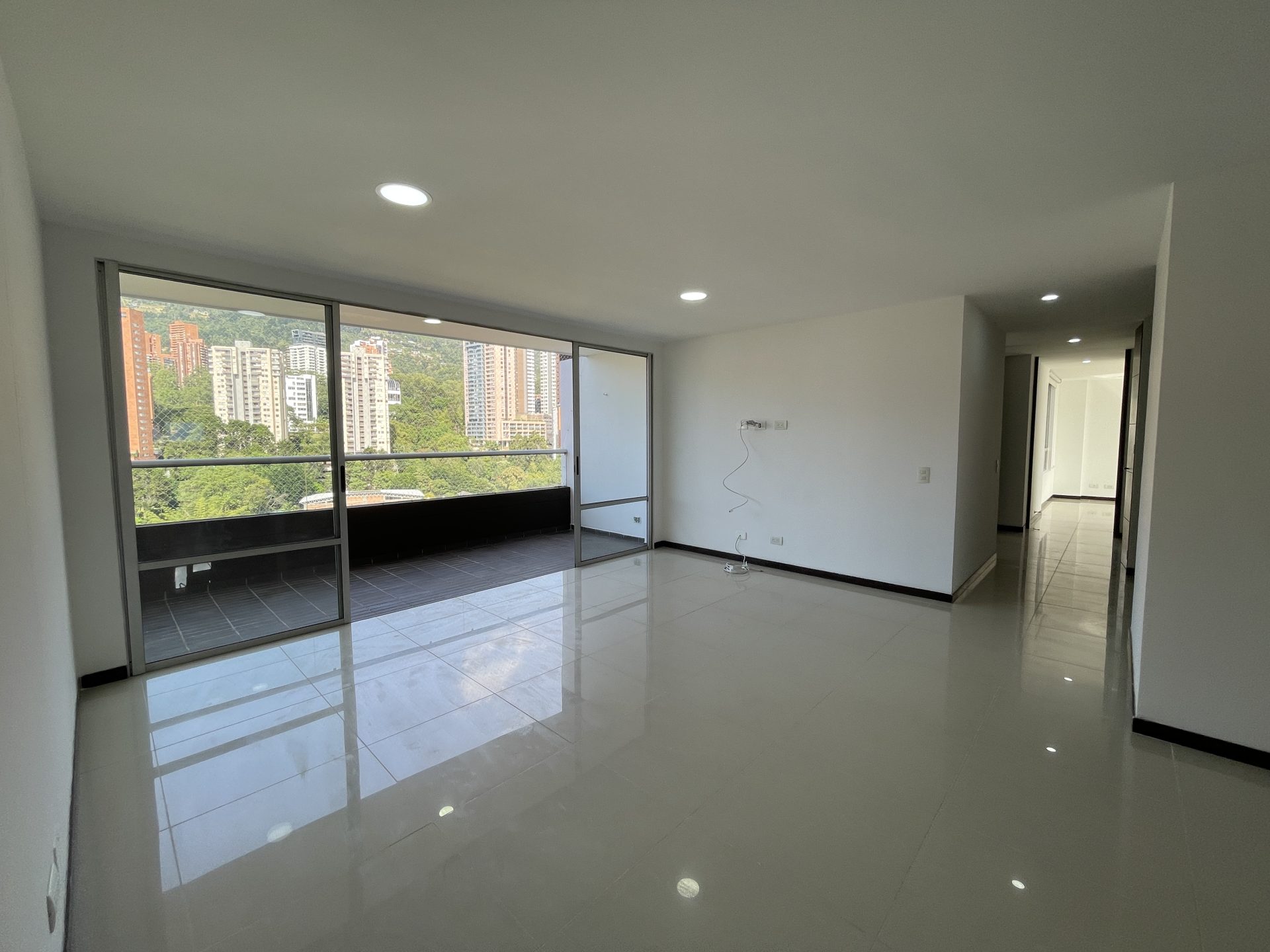 EN ARRIENDO APARTAMENTO EN EL POBLADO SECTOR LOS BALSOS