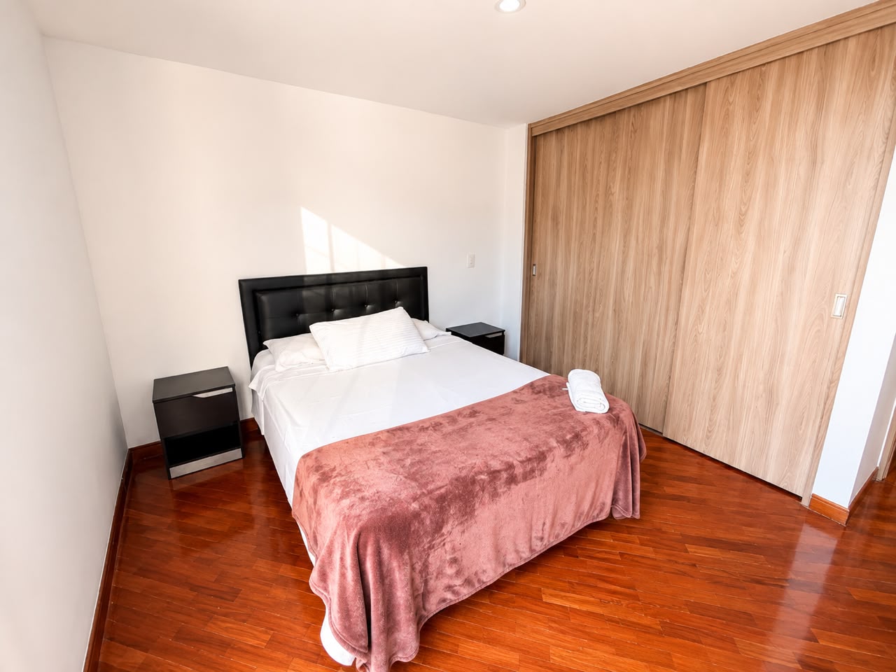 ALQUILER APARTAMENTO AMOBLADO EN EL POBLADO SECTOR LOMA DE ALEJANDRÍA