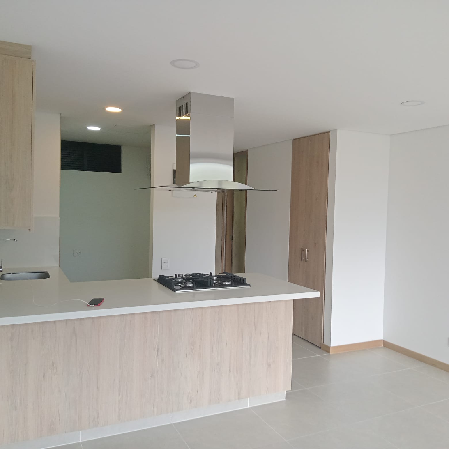 ARRIENDO OFICINA EN LA AV EL POBLADO
