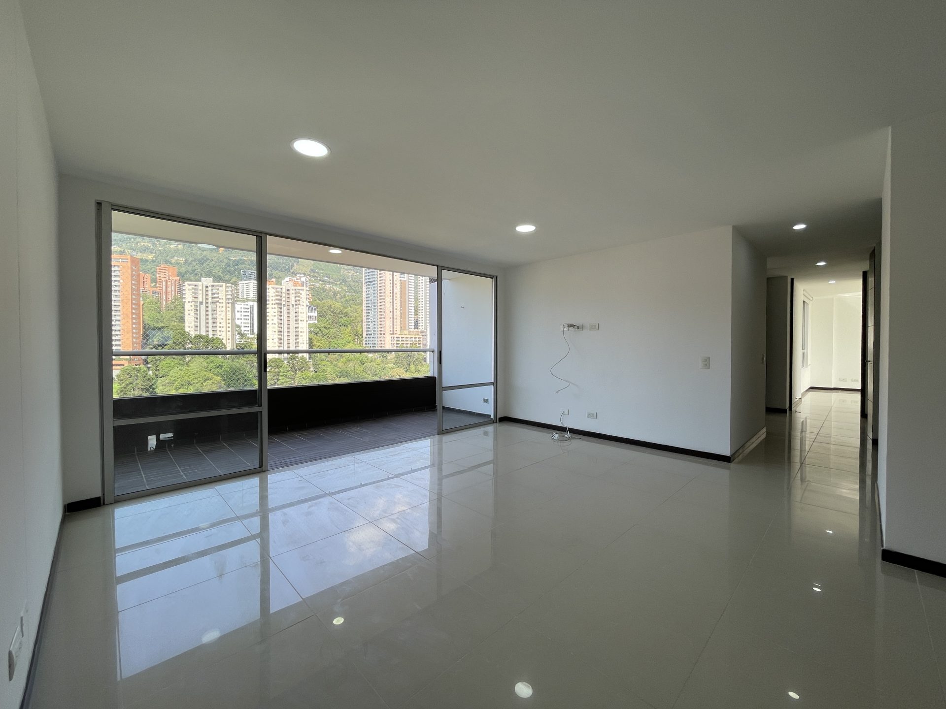 EN ARRIENDO APARTAMENTO EN EL POBLADO SECTOR LOS BALSOS