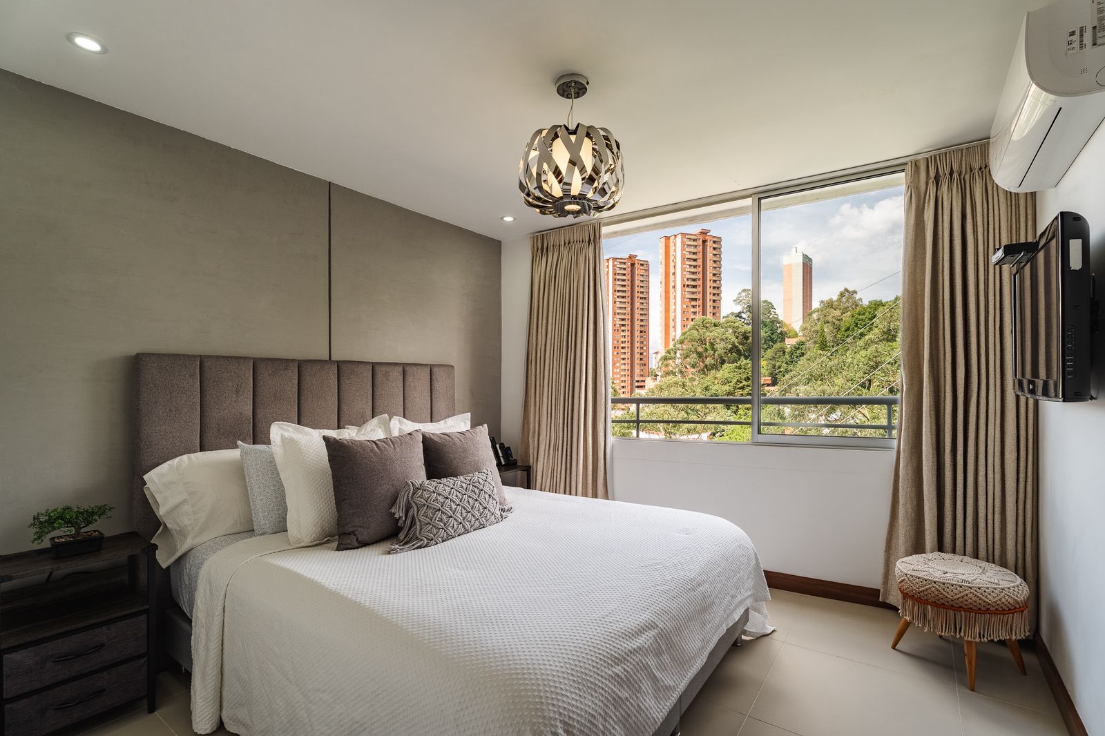 ARRIENDO APARTAMENTO AMOBLADO- POBLADO SECTOR LOMA DEL ÍNDIO