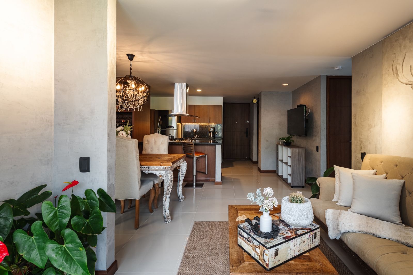 ARRIENDO APARTAMENTO AMOBLADO- POBLADO SECTOR LOMA DEL ÍNDIO