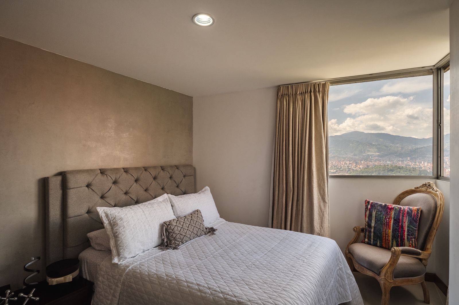 ARRIENDO APARTAMENTO AMOBLADO- POBLADO SECTOR LOMA DEL ÍNDIO