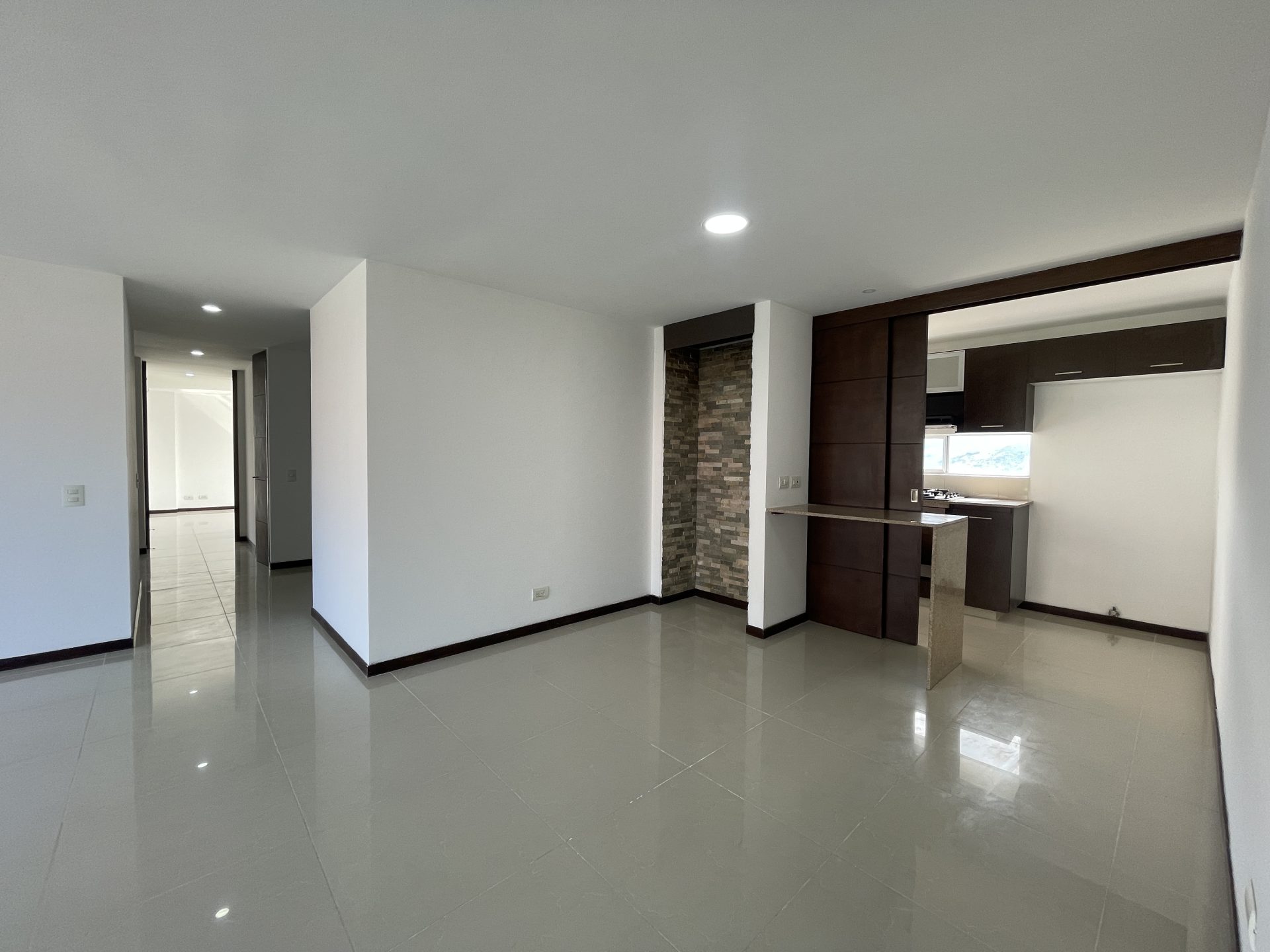 EN ARRIENDO APARTAMENTO EN EL POBLADO SECTOR LOS BALSOS