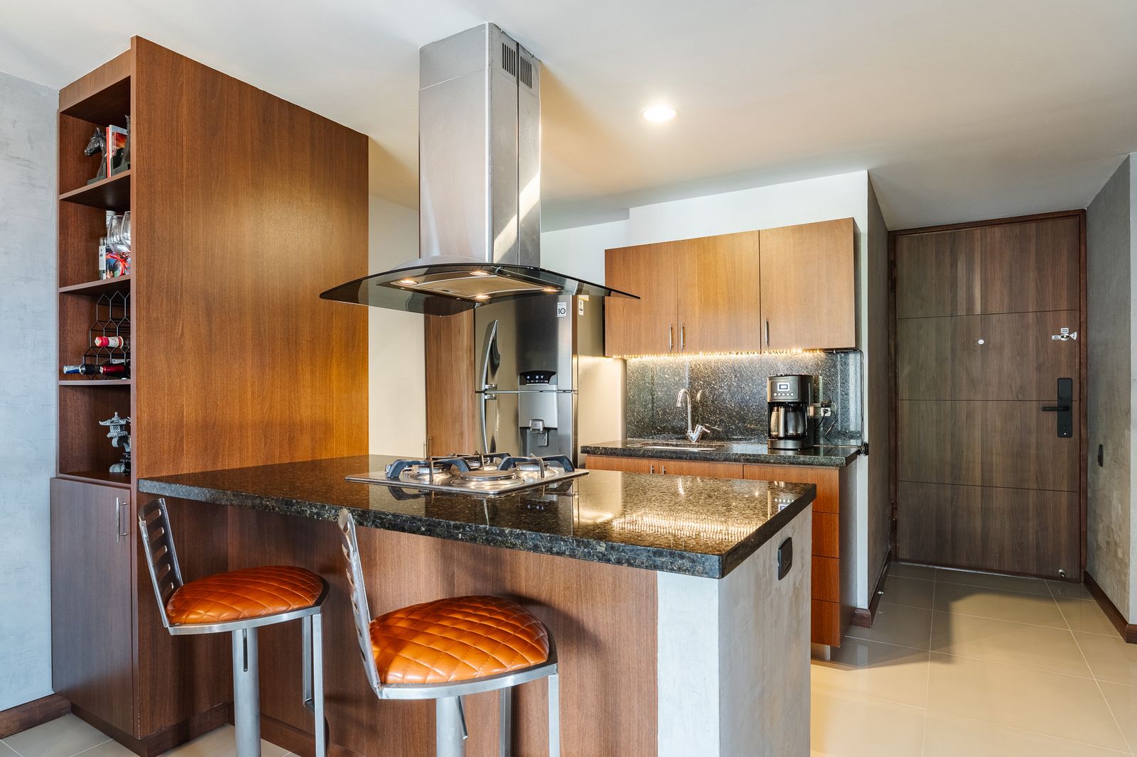 ARRIENDO APARTAMENTO AMOBLADO- POBLADO SECTOR LOMA DEL ÍNDIO