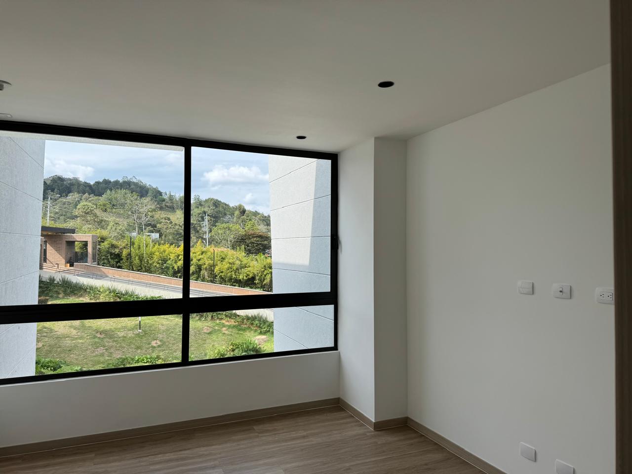 EN ARRIENDO APARTAMENTO CERCA AL AEROPUERTO SECTOR SAJONIA EN RIONEGRO