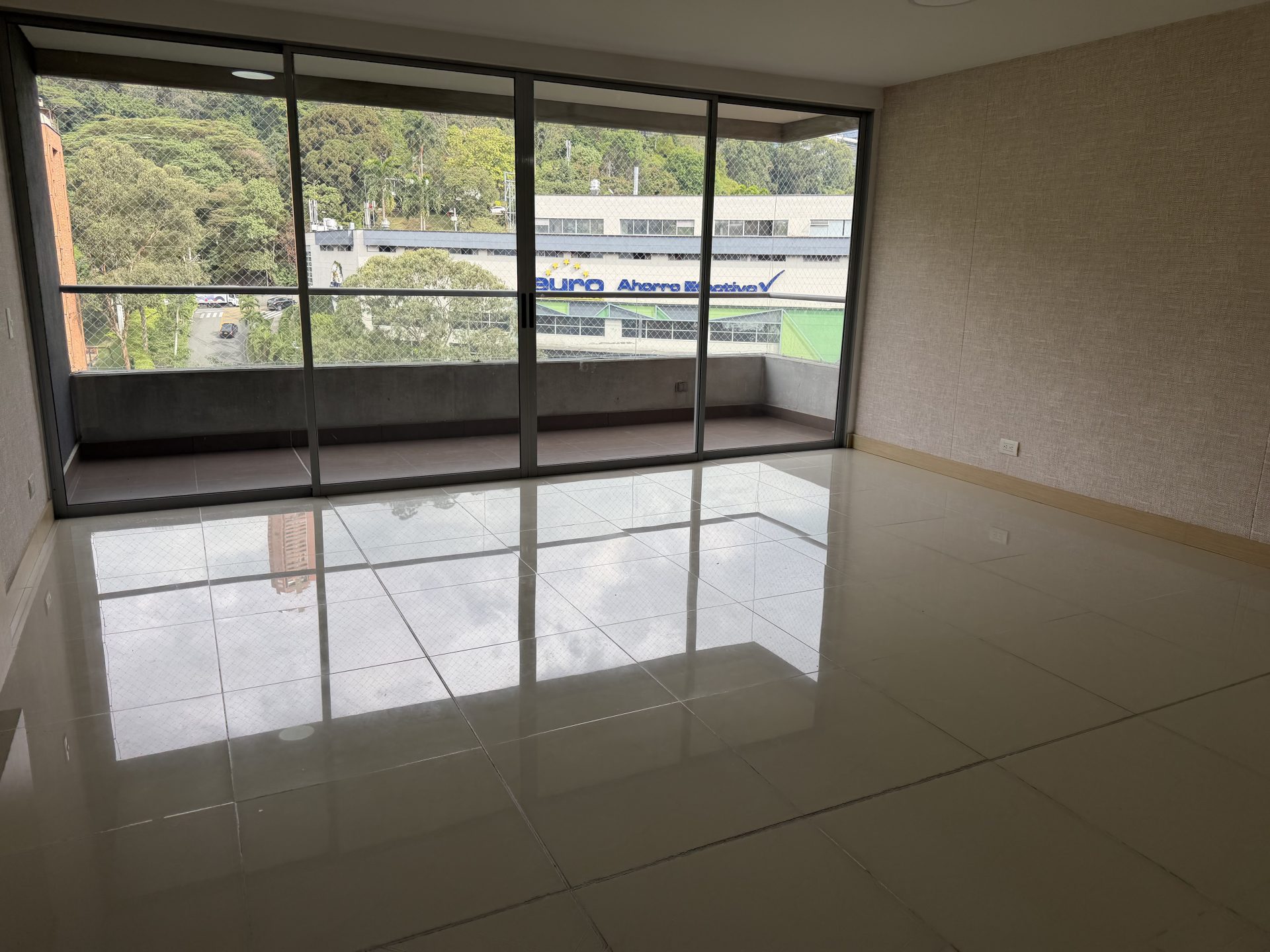 ARRIENDO APARTAMENTO EN EL POBLADO SECTOR CASTROPOL
