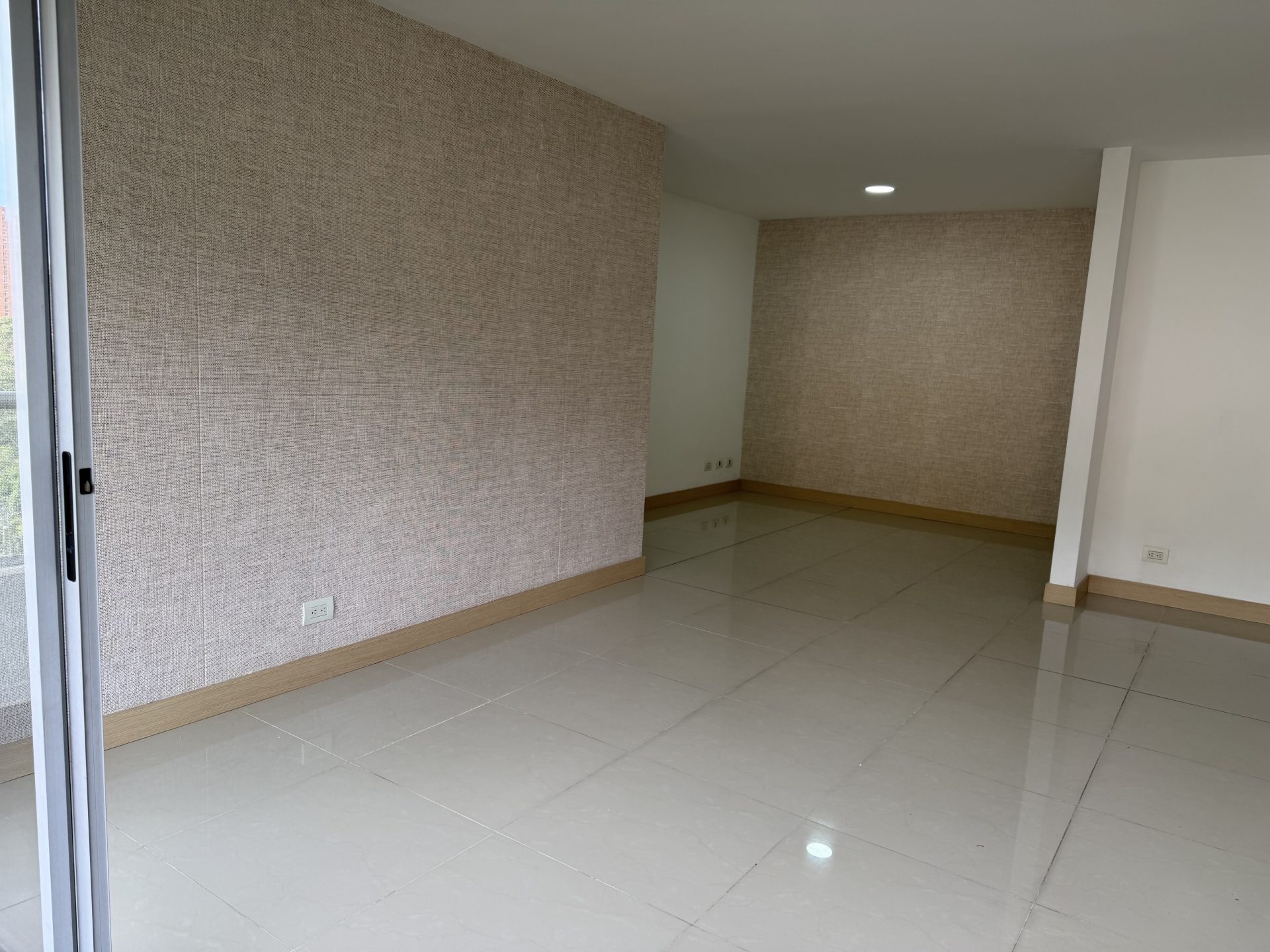 ARRIENDO APARTAMENTO EN EL POBLADO SECTOR CASTROPOL