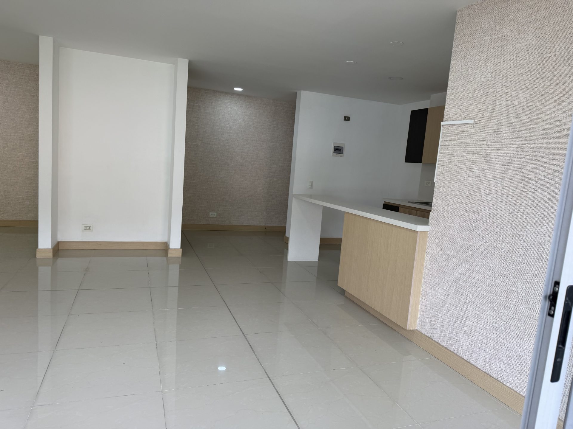 ARRIENDO APARTAMENTO EN EL POBLADO SECTOR CASTROPOL