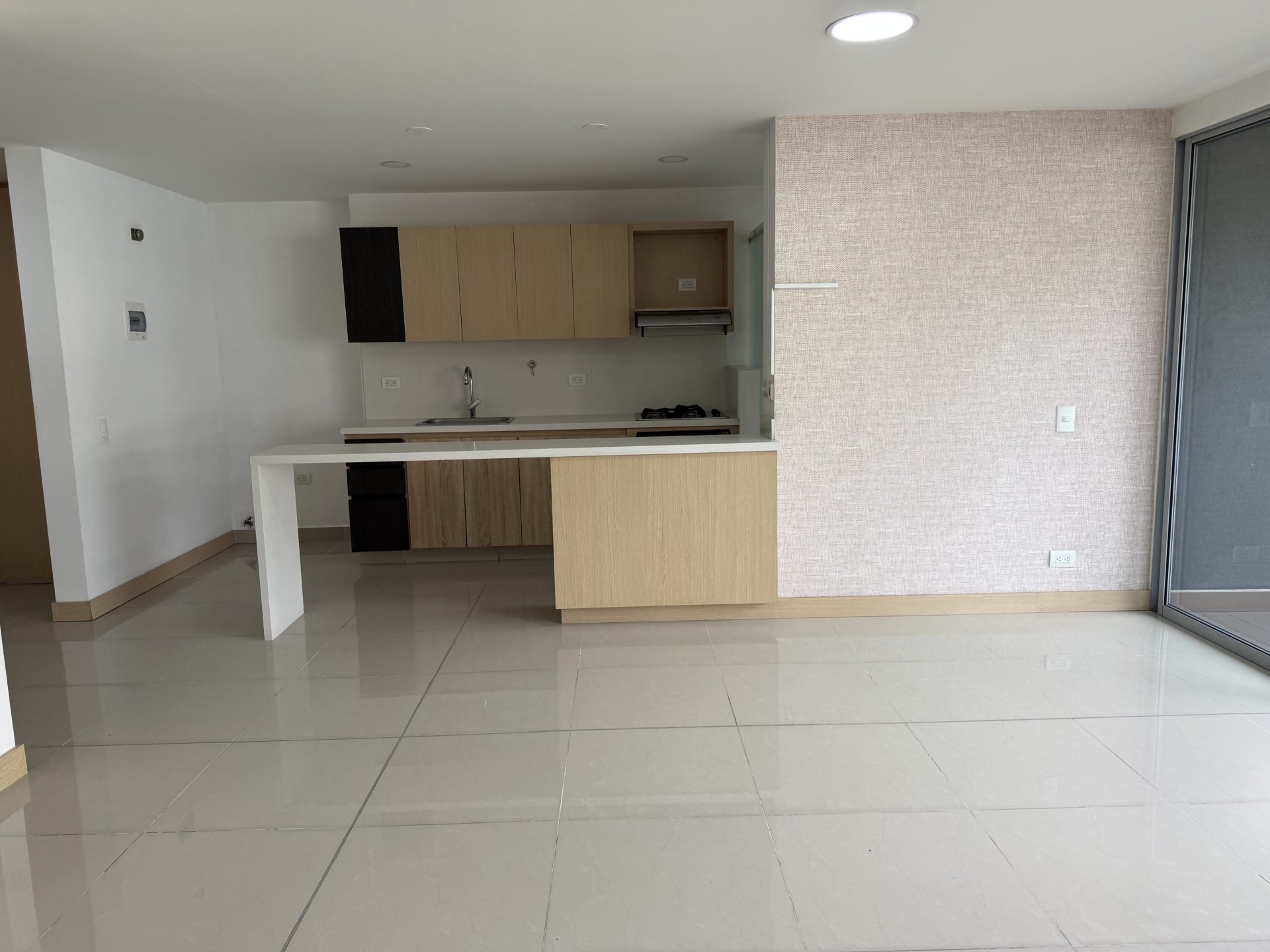 ARRIENDO APARTAMENTO EN EL POBLADO SECTOR CASTROPOL