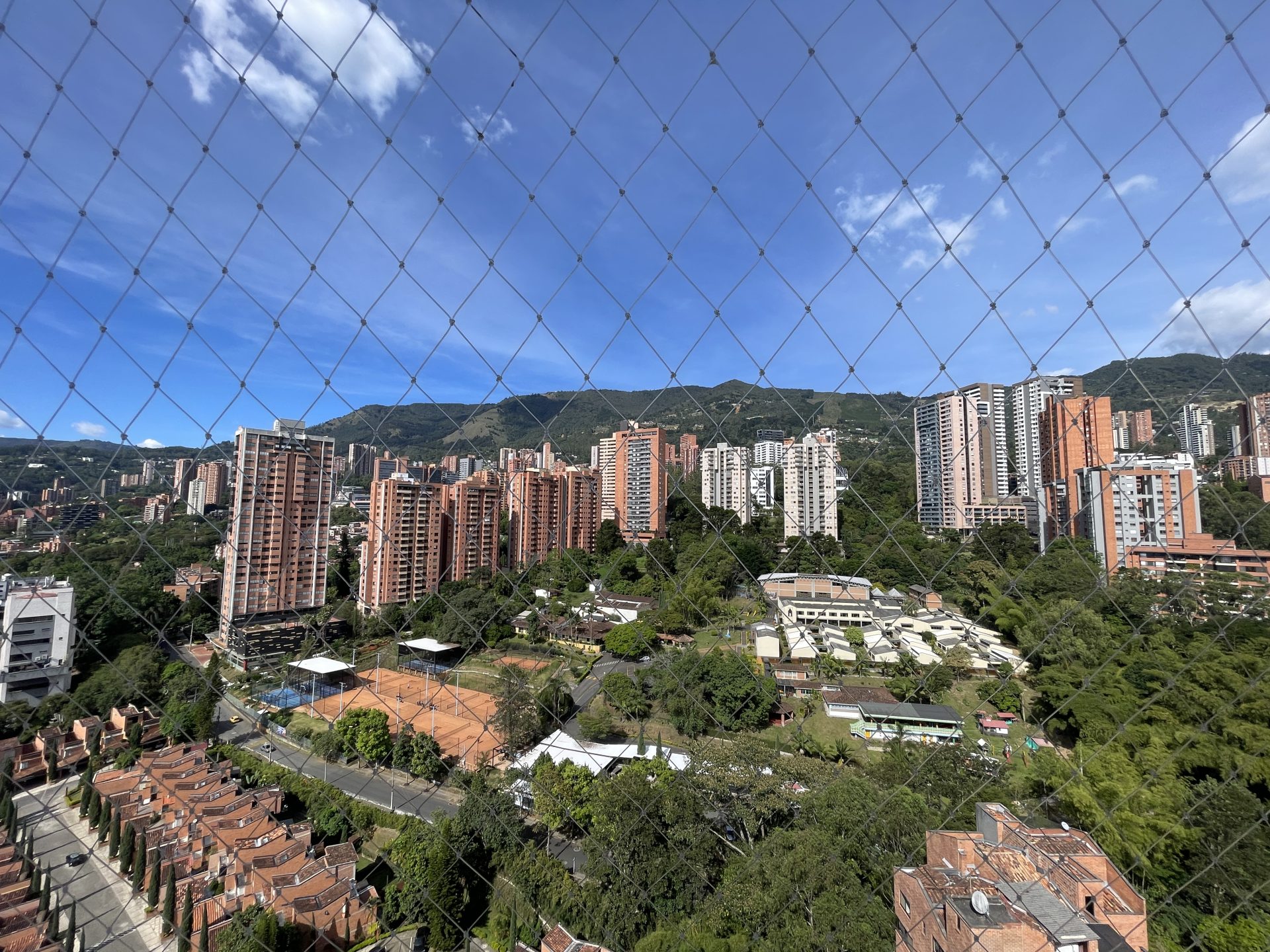 EN ARRIENDO APARTAMENTO EN EL POBLADO SECTOR LOS BALSOS