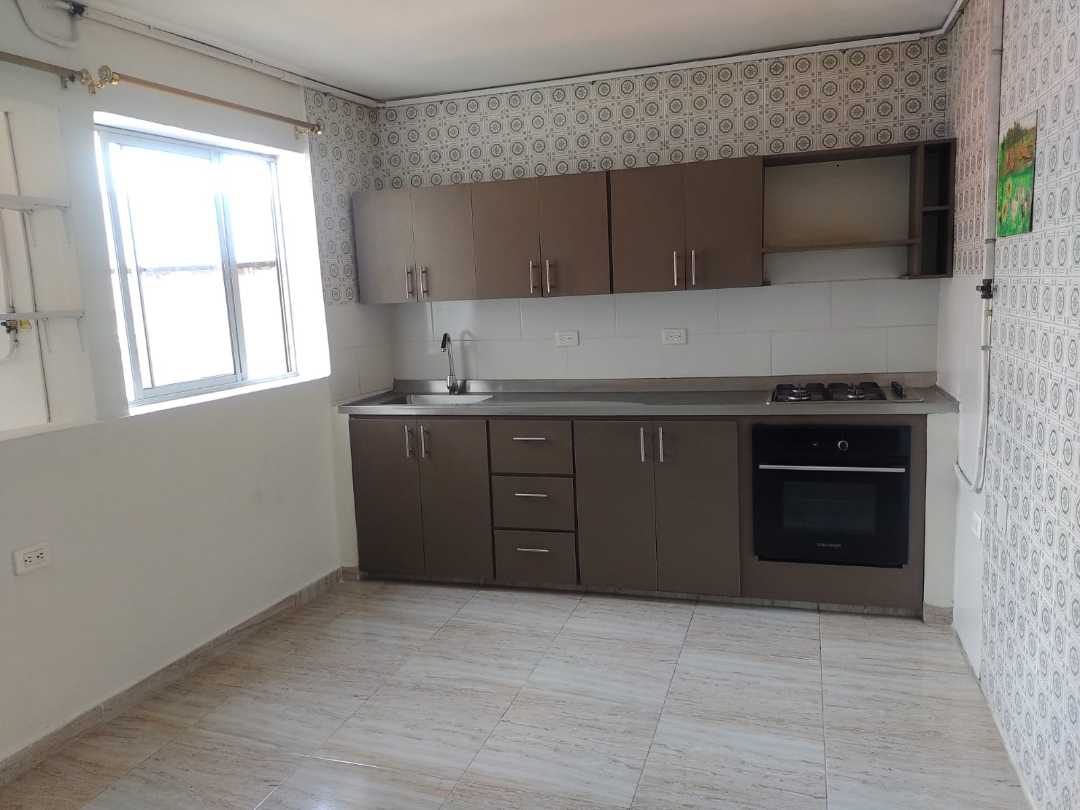 Arriendo Apartamento tercer piso barrio San Diego