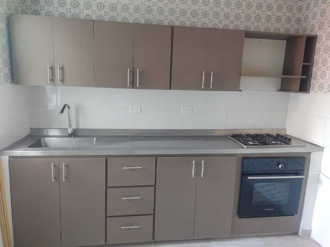 Arriendo Apartamento tercer piso barrio San Diego