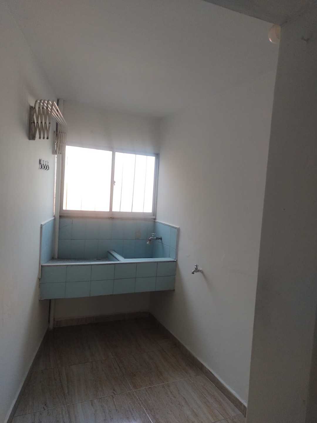 Arriendo Apartamento tercer piso barrio San Diego