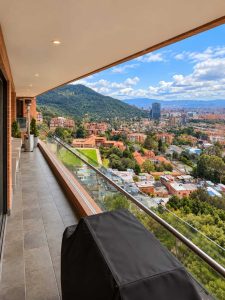 espectacular_y_moderno_apto_en_1792102018-4051_576.jpeg