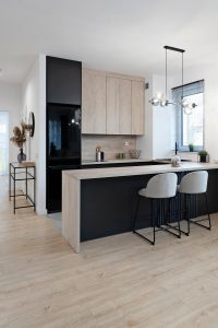 Modern,Dining,Room,With,Table,,Chairs,,Kitchen,And,Wooden,Floor.